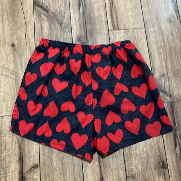 Old Navy Mens Red Heart Patterned Shorts Dark Black Sz Medium Comfy Cozy Relaxed - Picture 5 of 8